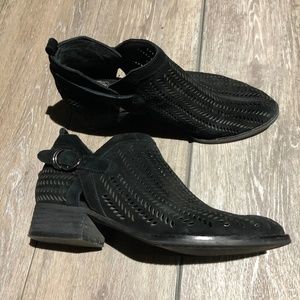 VINCE CAMUTO BLACK DRESS BOOT SIZE 5.5/ 35 1/2 EUR